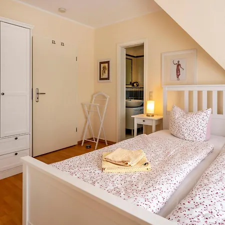 Hoppenberg 24 - Haus Sommerfeld * Ostseeheilbad Zingst